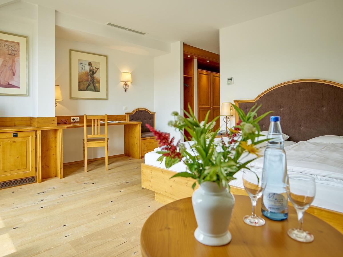 Hotel Gutshof Uttlau Haarbach Exterior foto